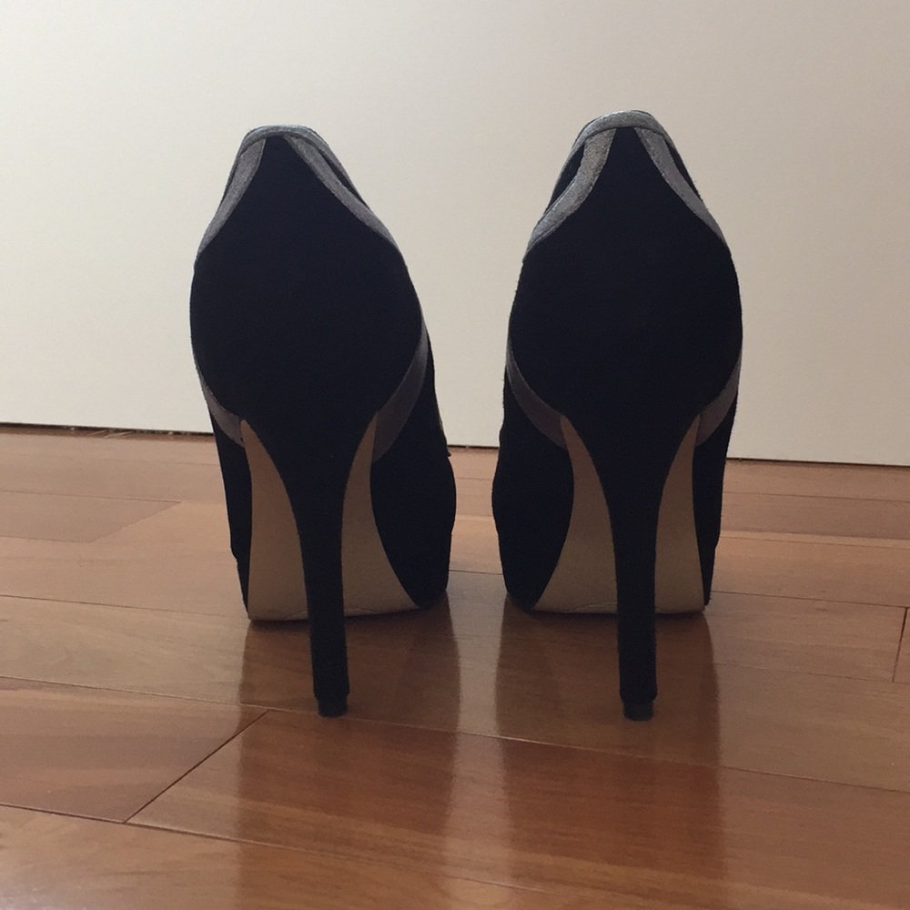 Audrey Brooke Black & Silver Peep toe Pumps - Picture 5 of 6